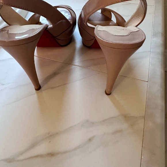 Christian Louboutin  heels 👠 - Picture 2 of 4